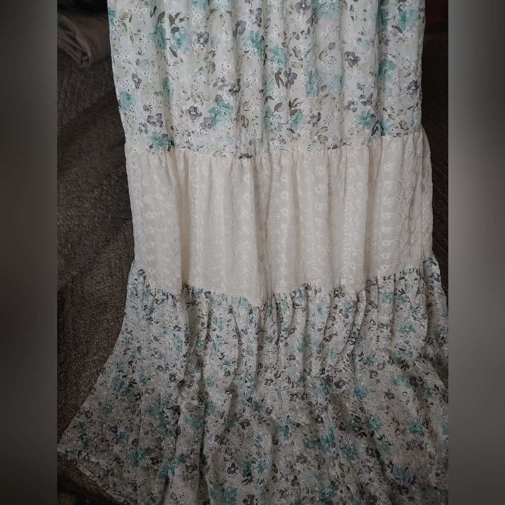 Eyelet Tiered Midi Tea Dress in mixed Ditsy print SZ.4 ASOS - Picture 5 of 10